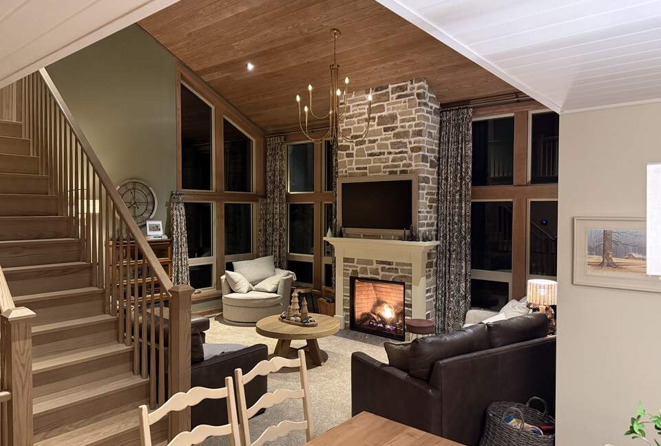 Stunning Muskoka Waterfront Retreat with Year-Round Adventure - Huntsville, Canada