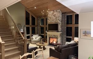 Stunning Muskoka Waterfront Retreat with Year-Round Adventure - Huntsville, Canada