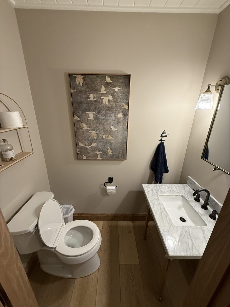 Stunning Muskoka Waterfront Retreat with Year-Round Adventure - Huntsville, Canada