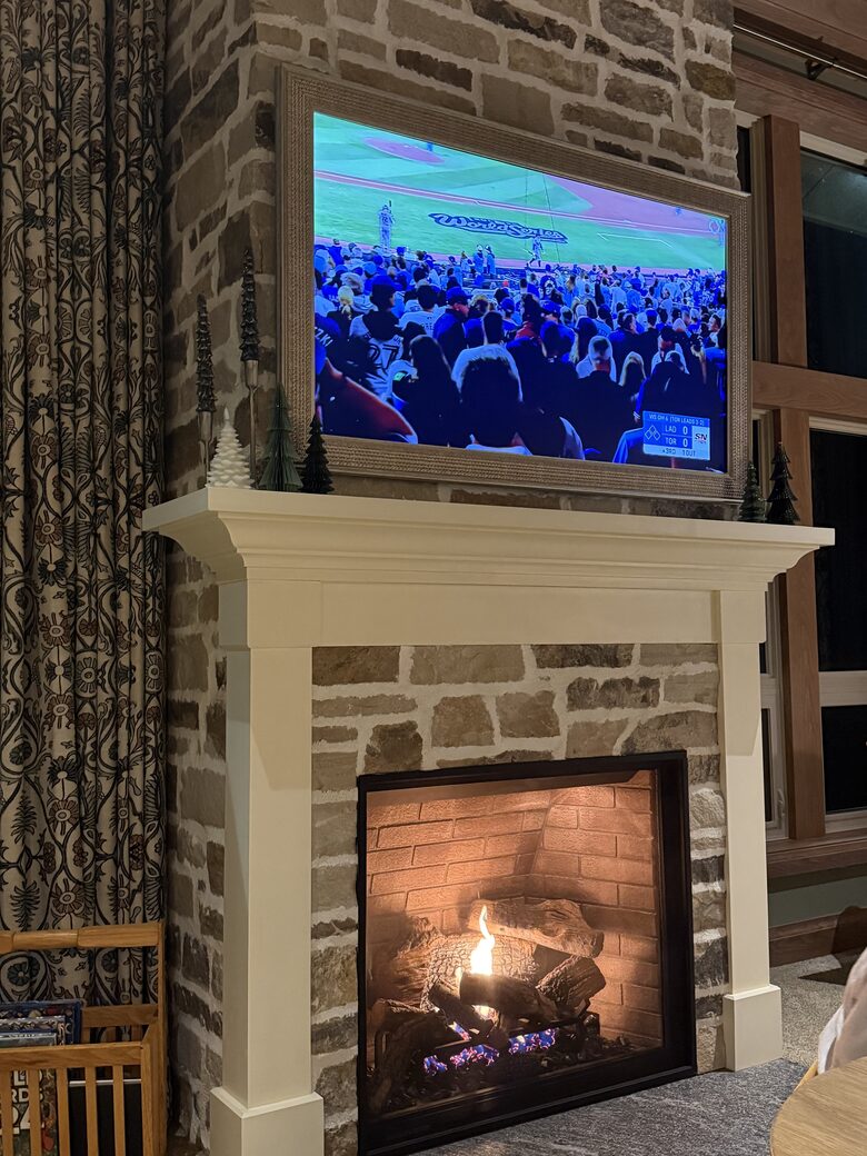 Stunning Muskoka Waterfront Retreat with Year-Round Adventure - Huntsville, Canada