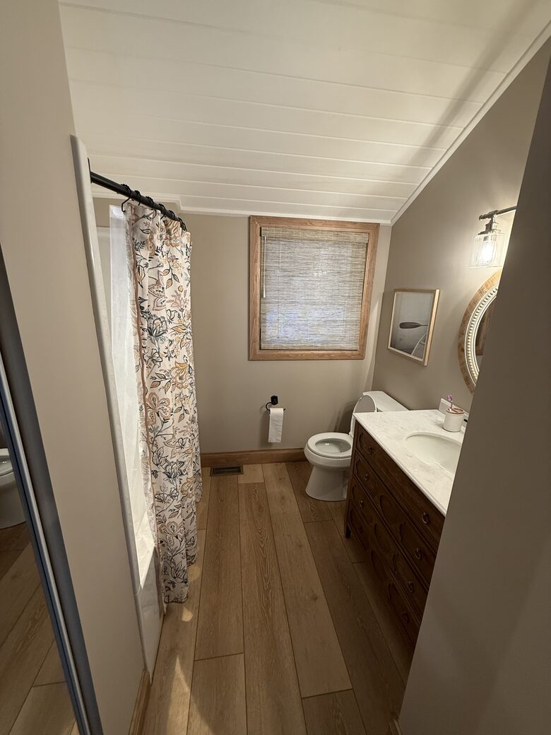 Stunning Muskoka Waterfront Retreat with Year-Round Adventure - Huntsville, Canada