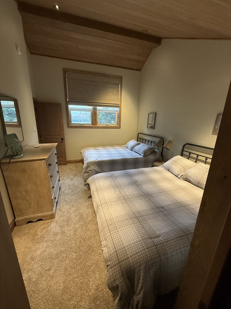 Stunning Muskoka Waterfront Retreat with Year-Round Adventure - Huntsville, Canada