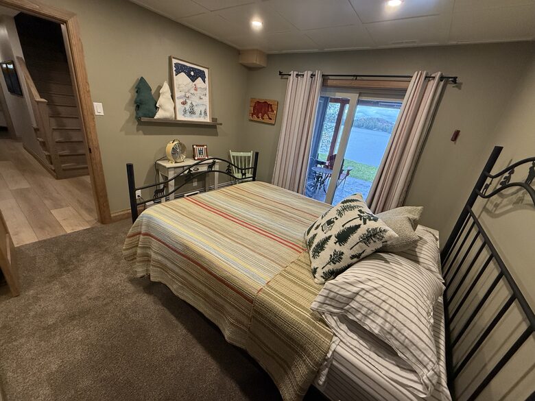 Stunning Muskoka Waterfront Retreat with Year-Round Adventure - Huntsville, Canada