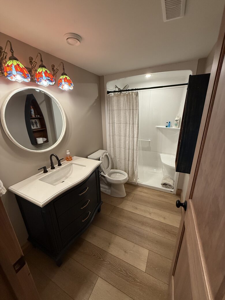 Stunning Muskoka Waterfront Retreat with Year-Round Adventure - Huntsville, Canada