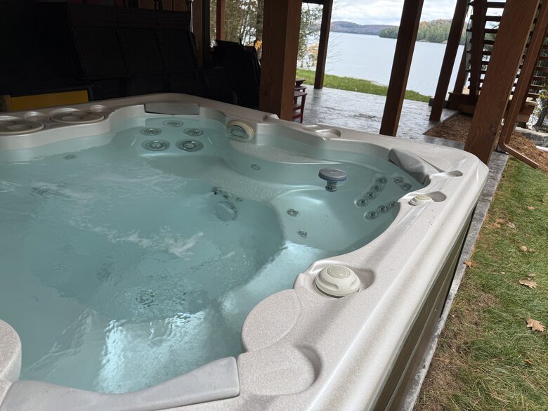 Stunning Muskoka Waterfront Retreat with Year-Round Adventure - Huntsville, Canada