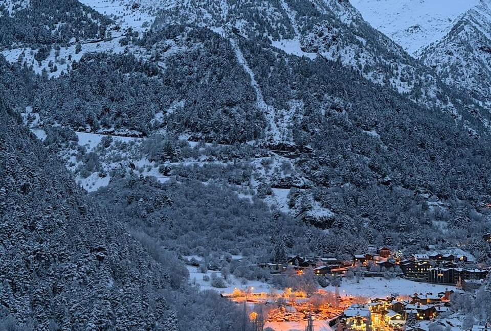 Three-Bedroom Apartment with Pyrenees Panorama - Arinsal, Andorra