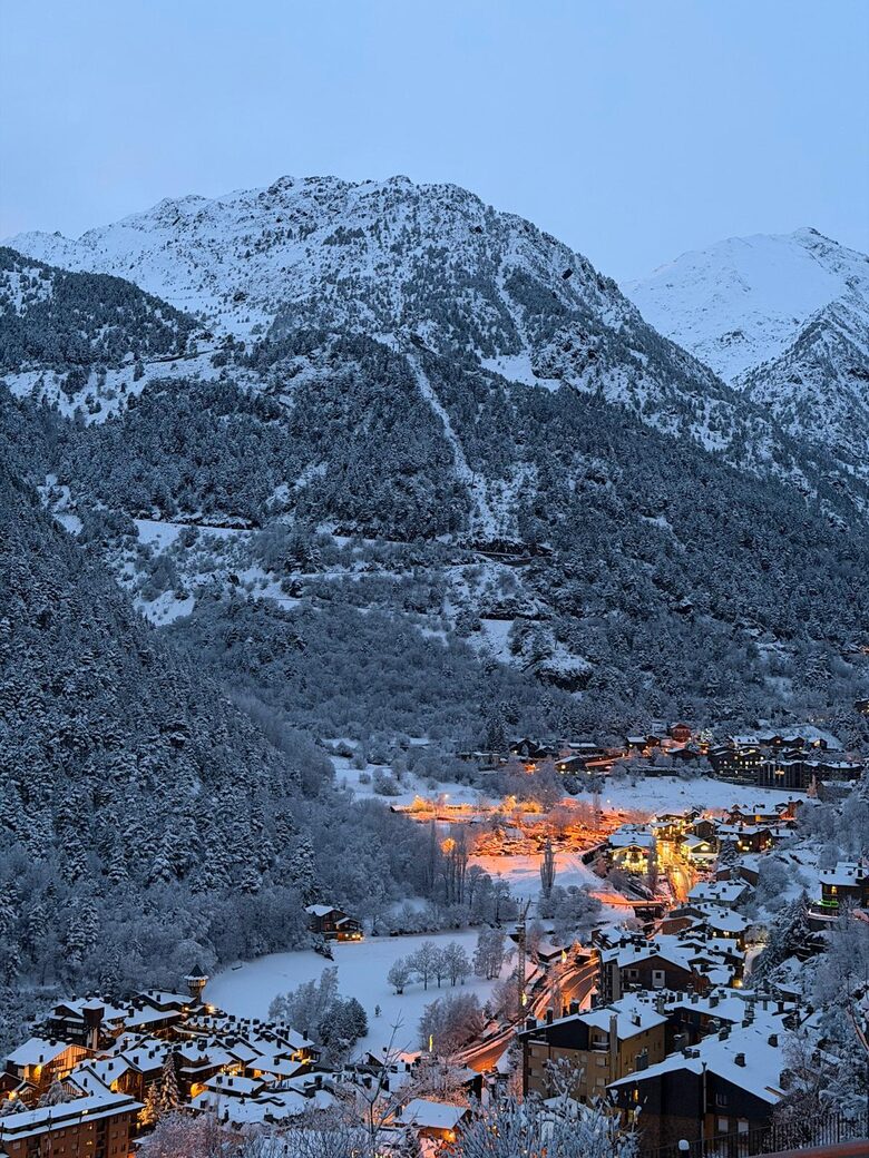 Three-Bedroom Apartment with Pyrenees Panorama - Arinsal, Andorra