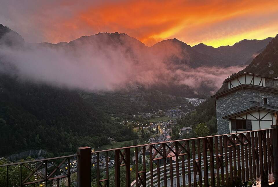 Three-Bedroom Apartment with Pyrenees Panorama - Arinsal, Andorra