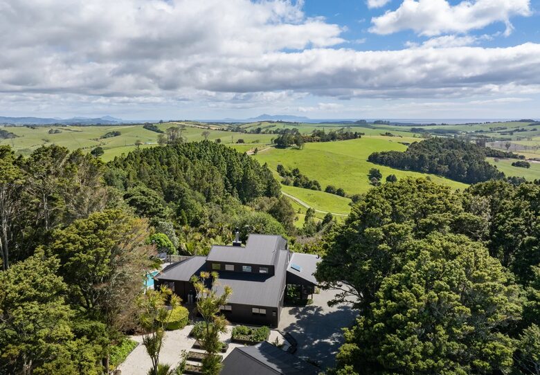 Forest Estate Retreat Minutes from Tara iti and Te Arai Links Golf - Te Arai, New Zealand