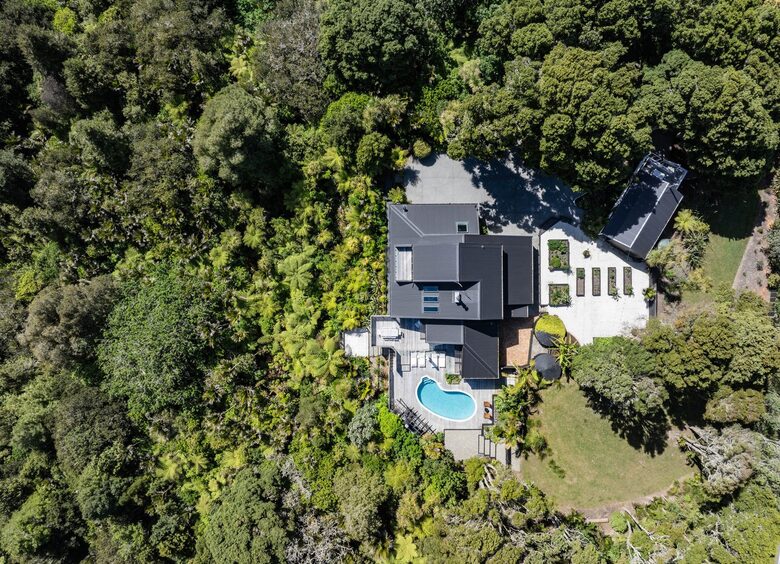 Forest Estate Retreat Minutes from Tara iti and Te Arai Links Golf - Te Arai, New Zealand