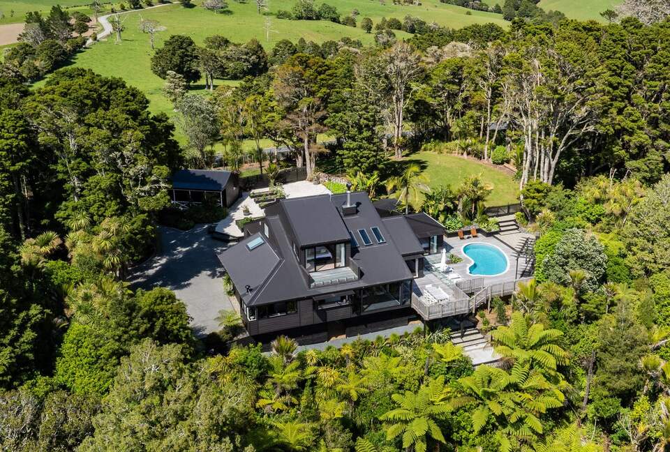 Forest Estate Retreat Minutes from Tara iti and Te Arai Links Golf - Te Arai, New Zealand