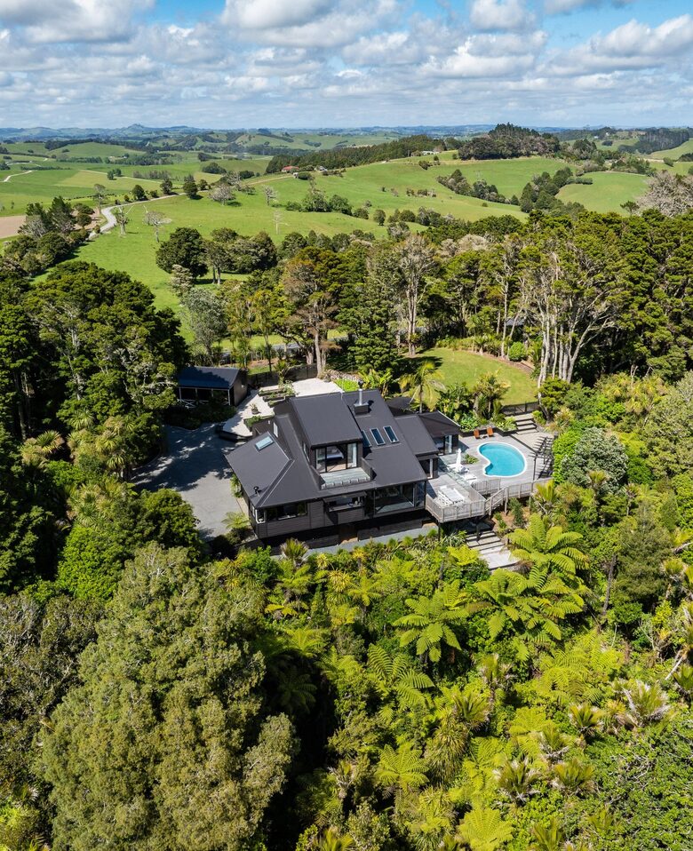 Forest Estate Retreat Minutes from Tara iti and Te Arai Links Golf - Te Arai, New Zealand
