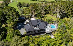 Forest Estate Retreat Minutes from Tara iti and Te Arai Links Golf - Te Arai, New Zealand