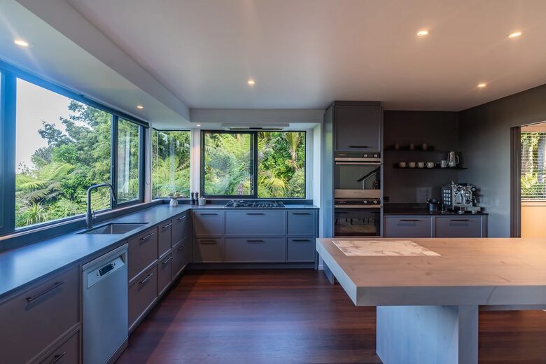 Forest Estate Retreat Minutes from Tara iti and Te Arai Links Golf - Te Arai, New Zealand