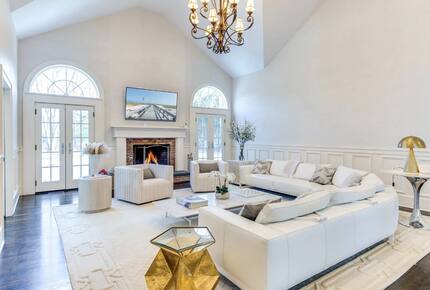 Private Pool Estate Minutes from East Hampton Village and Sag Harbor - East Hampton, New York