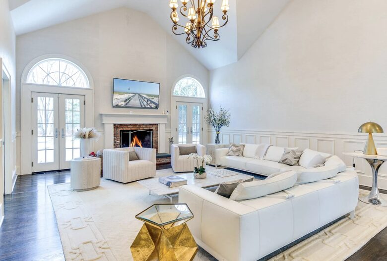 Private Pool Estate Minutes from East Hampton Village and Sag Harbor - East Hampton, New York