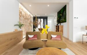 Stylish Historic Flat Steps from Barcelona’s Waterfront - Barcelona, Spain