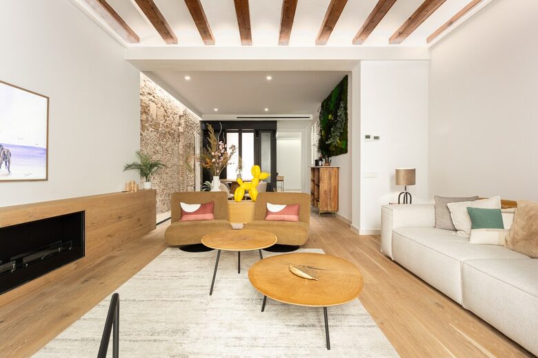 Stylish Historic Flat Steps from Barcelona’s Waterfront - Barcelona, Spain