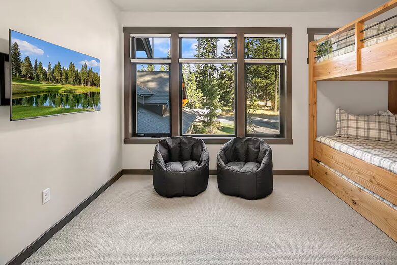 Luxury Suncadia Mountain Retreat with Hot Tub & Game Room - Cle Elum, Washington