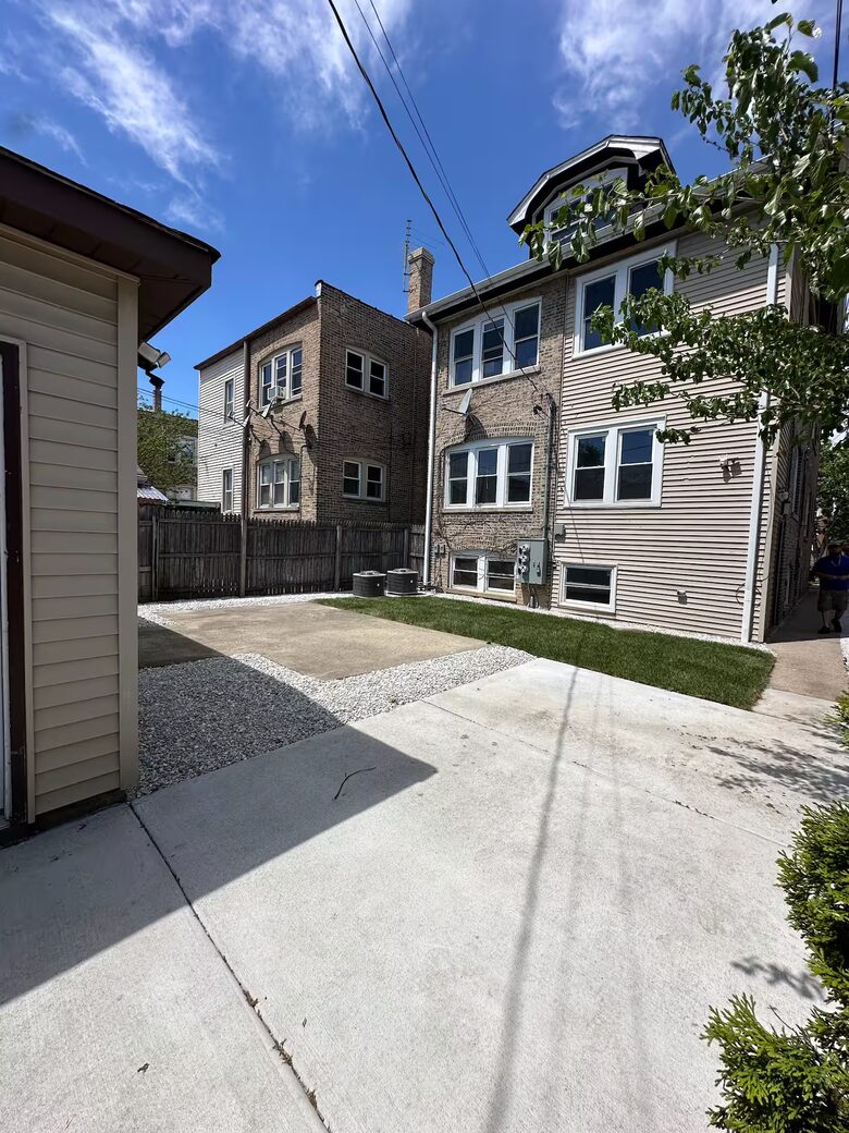 Quiet Chicago Getaway Near Portage Park - Chicago, Illinois