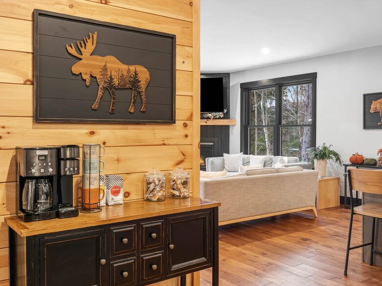 Modern Rustic Chalet Near Sunday River - Newry, Maine