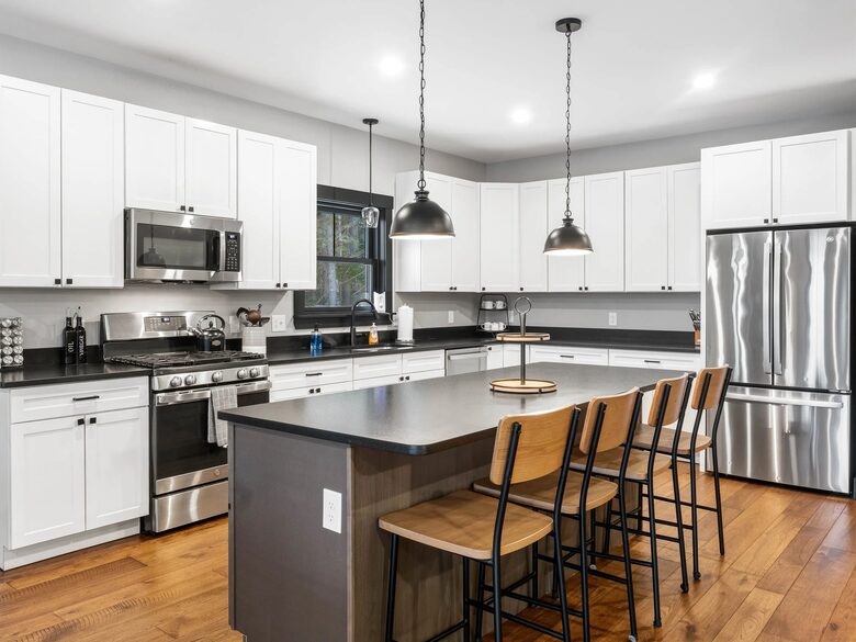 Modern Rustic Chalet Near Sunday River - Newry, Maine