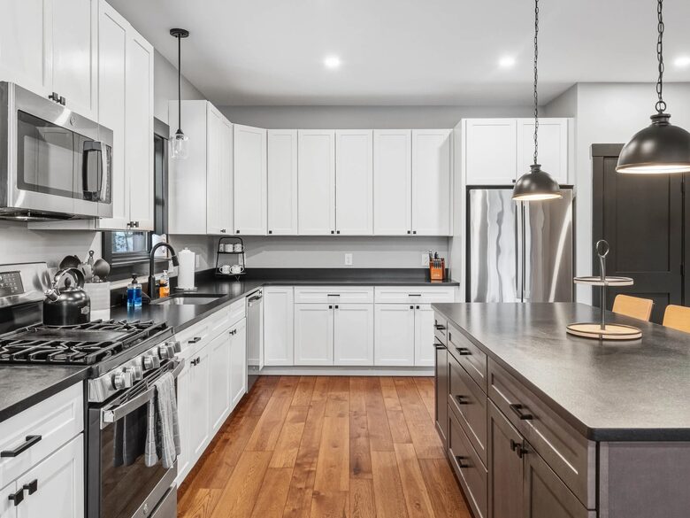 Modern Rustic Chalet Near Sunday River - Newry, Maine