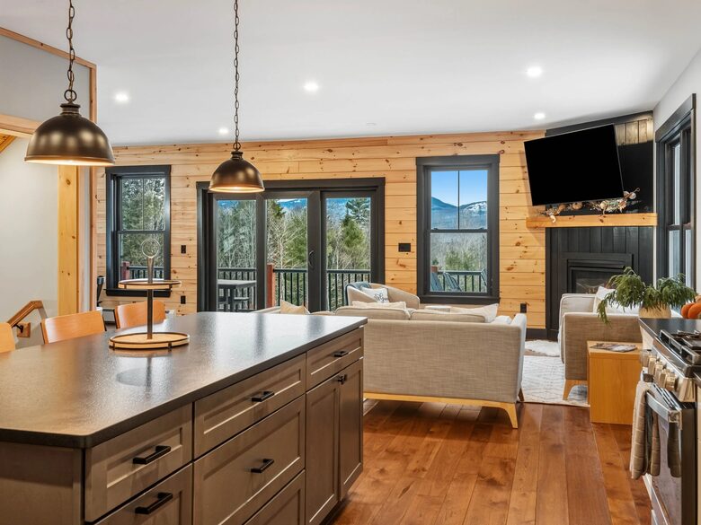 Modern Rustic Chalet Near Sunday River - Newry, Maine