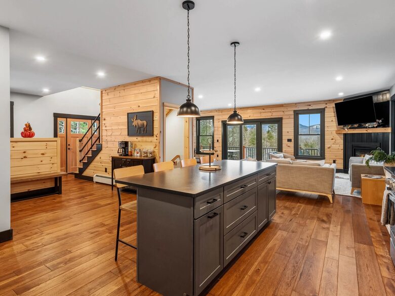 Modern Rustic Chalet Near Sunday River - Newry, Maine