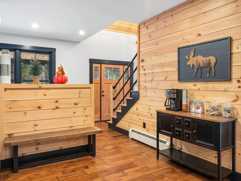 Modern Rustic Chalet Near Sunday River - Newry, Maine