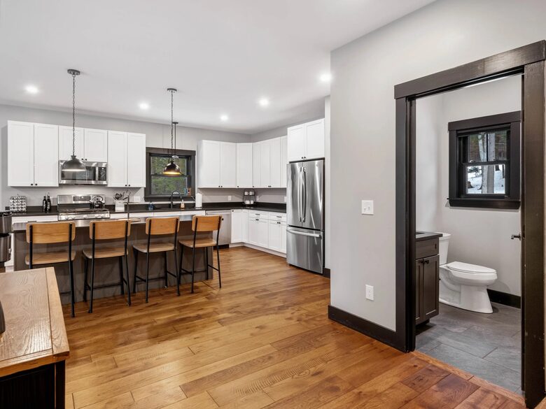 Modern Rustic Chalet Near Sunday River - Newry, Maine