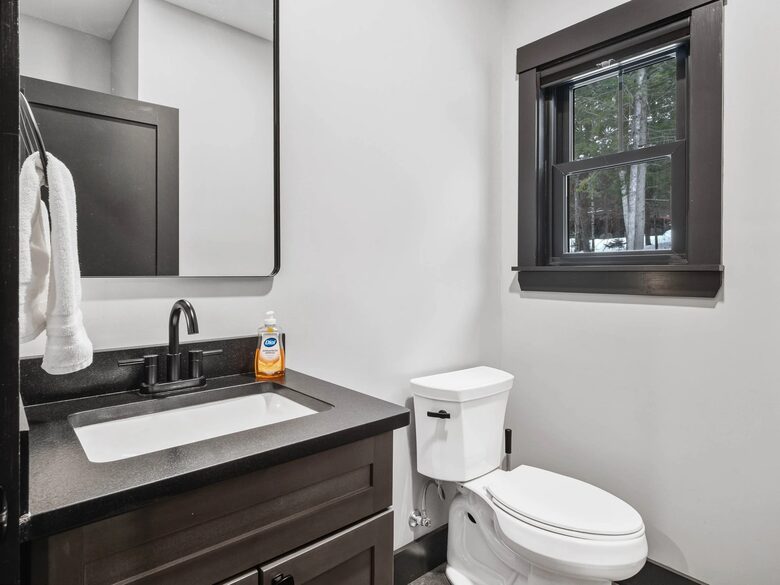 Modern Rustic Chalet Near Sunday River - Newry, Maine