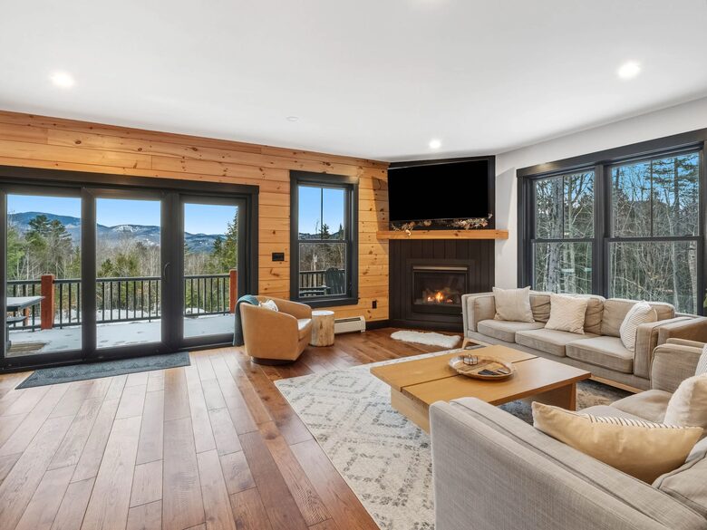 Modern Rustic Chalet Near Sunday River - Newry, Maine