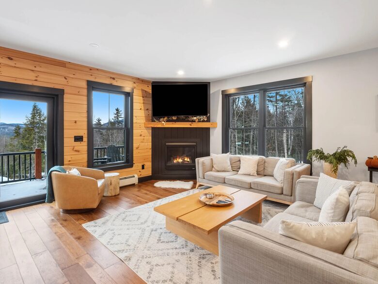 Modern Rustic Chalet Near Sunday River - Newry, Maine