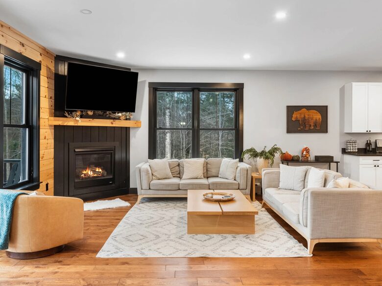 Modern Rustic Chalet Near Sunday River - Newry, Maine