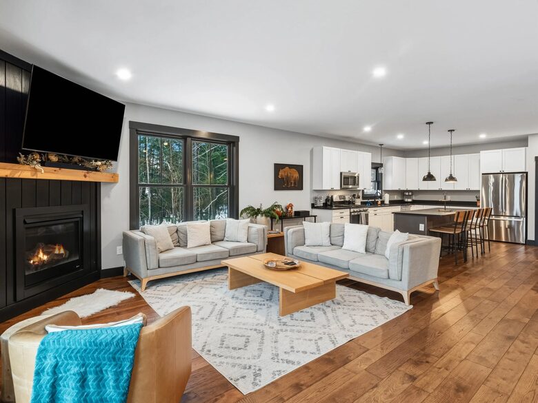 Modern Rustic Chalet Near Sunday River - Newry, Maine