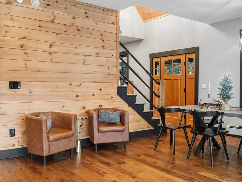 Modern Rustic Chalet Near Sunday River - Newry, Maine