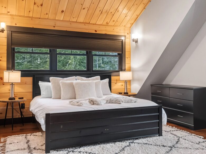 Modern Rustic Chalet Near Sunday River - Newry, Maine