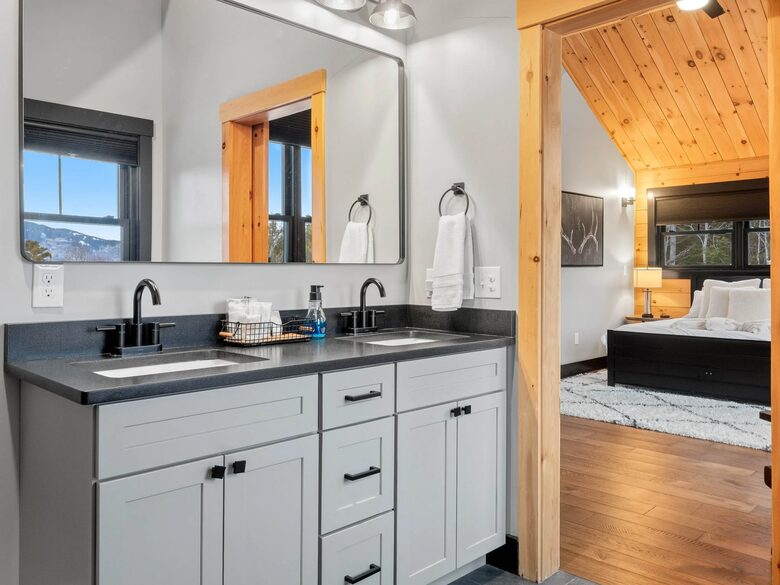 Modern Rustic Chalet Near Sunday River - Newry, Maine