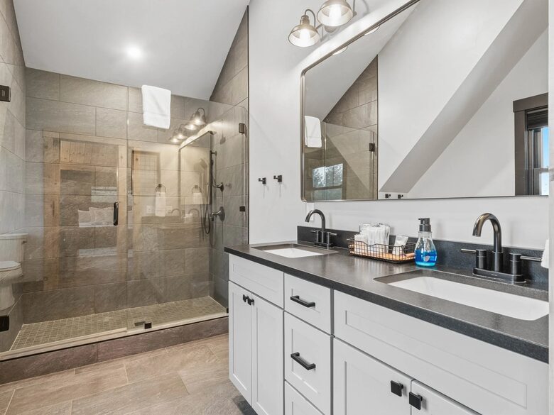 Modern Rustic Chalet Near Sunday River - Newry, Maine