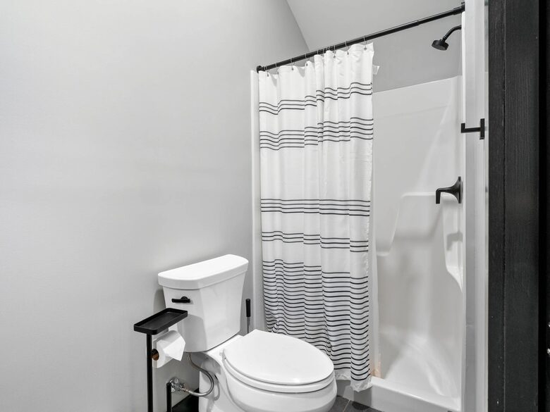 Modern Rustic Chalet Near Sunday River - Newry, Maine