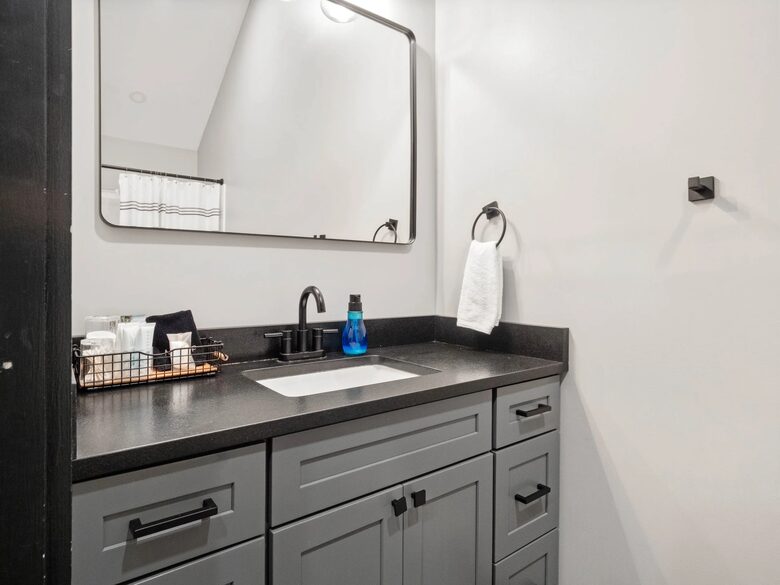 Modern Rustic Chalet Near Sunday River - Newry, Maine