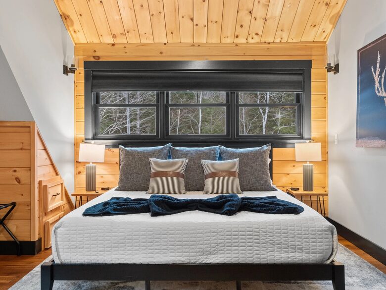 Modern Rustic Chalet Near Sunday River - Newry, Maine