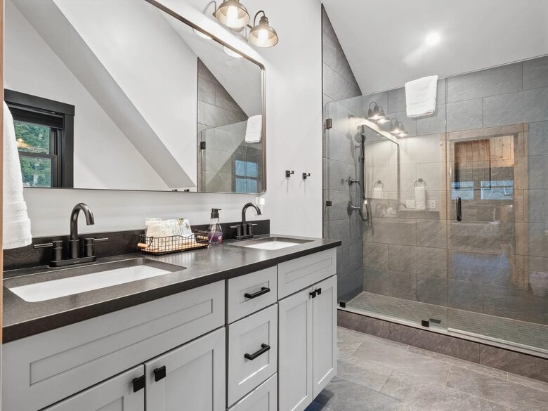 Modern Rustic Chalet Near Sunday River - Newry, Maine