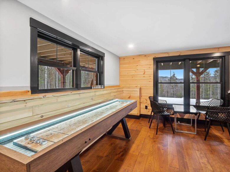 Modern Rustic Chalet Near Sunday River - Newry, Maine