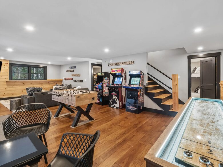 Modern Rustic Chalet Near Sunday River - Newry, Maine