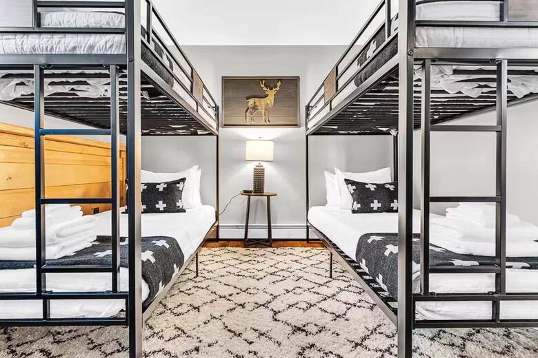 Modern Rustic Chalet Near Sunday River - Newry, Maine