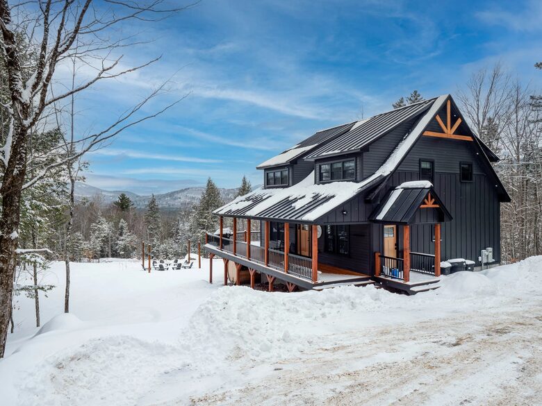 Modern Rustic Chalet Near Sunday River - Newry, Maine