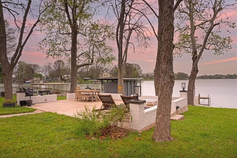 Texas Hill Country Lake Escape with Panoramic Water Views - McQueeney, Texas