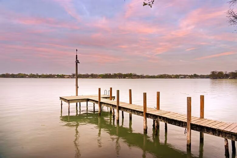 Texas Hill Country Lake Escape with Panoramic Water Views - McQueeney, Texas